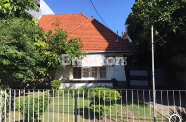 RUMAH LAMA TERAWAT TENGAH KOTA DEKAT RAYA DARMO RAYA DIPONEGORO TUNJUNGAN