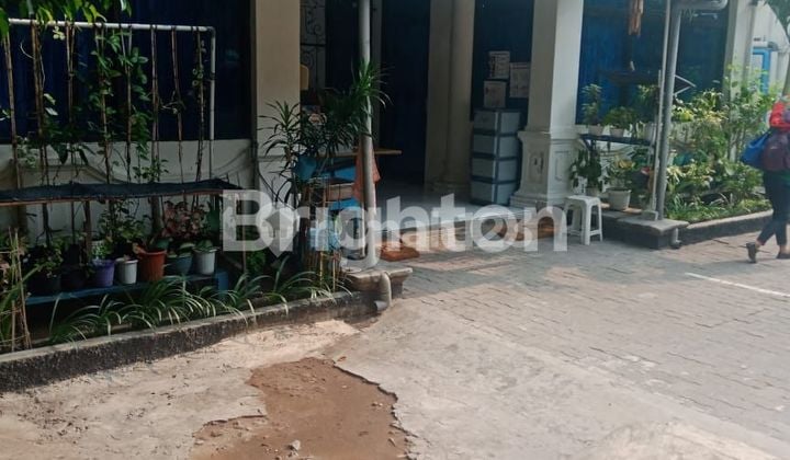 RUMAH RAYA EMBONG MALANG TENGAH KOTA DEKAT TUNJUNGAN KEDUNG DORO