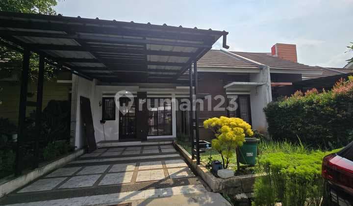 Rumah Siap Huni dengan Halaman Luas di Depan dan Belakang