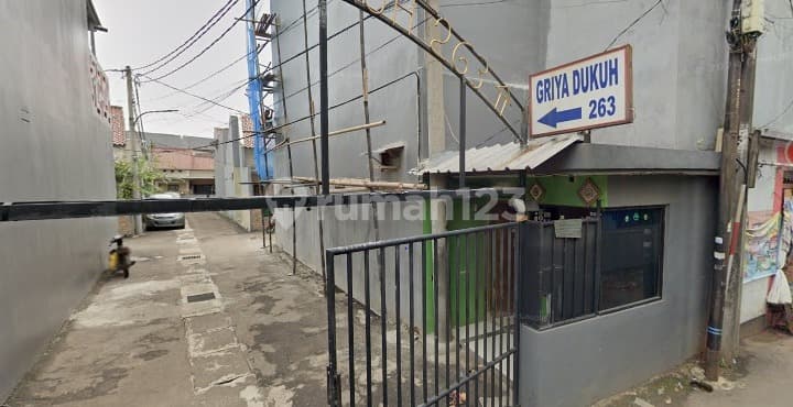 Simple house in the city center, ready to occupy.