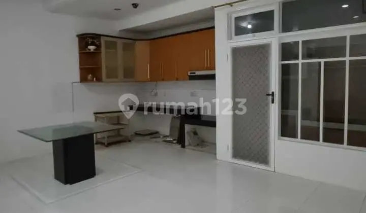 Rumah Bagus 2 Lantai N Carport 3 Mobil di Taman Alfa Indah, Joglo