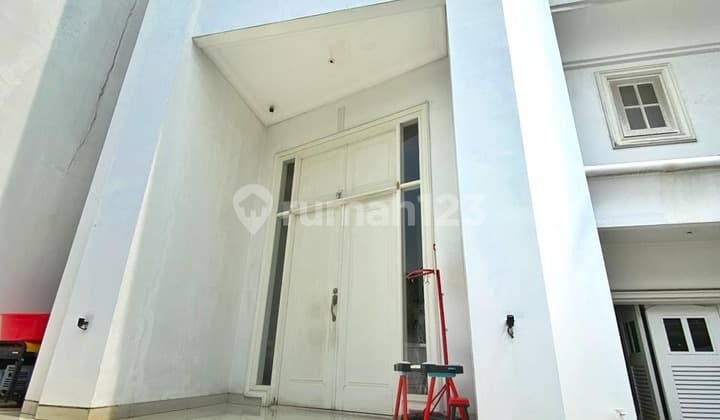 Rumah Modern Mega Kebon Jeruk Dekat Tol JORR Jakarta Barat