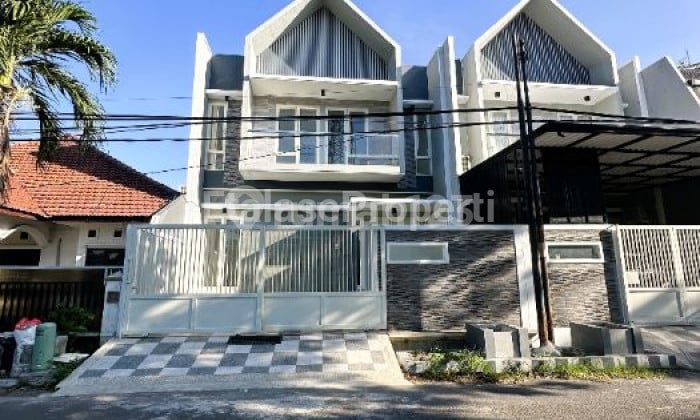 Rumah Baru 2 Lantai Manyar Tirtomoyo Dekat Sekolah Petra Manyar