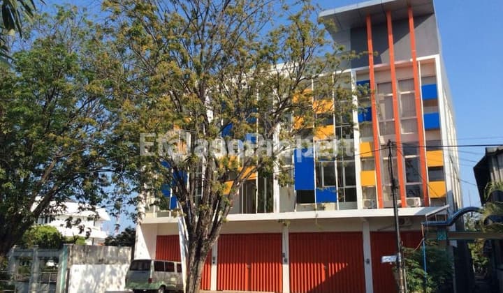 For Sale: New Strategic Shophouse on Panjang Jiwo Main Road, Brand New Condition