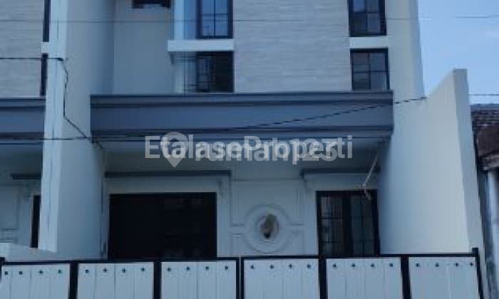 Selangkah ke Raya Wiyung Rumah New Minimalis Siap Huni