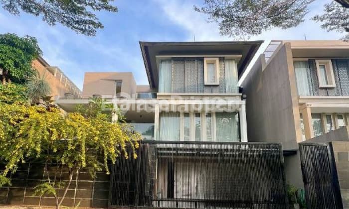 Rumah Elite Private Cluster Grand Peninsula Park Dekat Unair Galaxy Mall