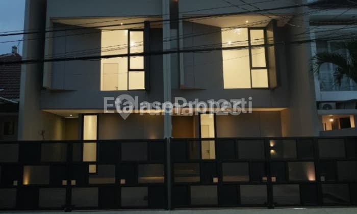 Lokasi Rungkut Pandugo Rumah Modern Minimalis Siap Huni
