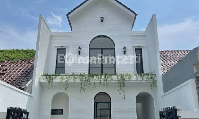 Rumah Colonial Modern 2 lantai di Purimas Regency Rungkut