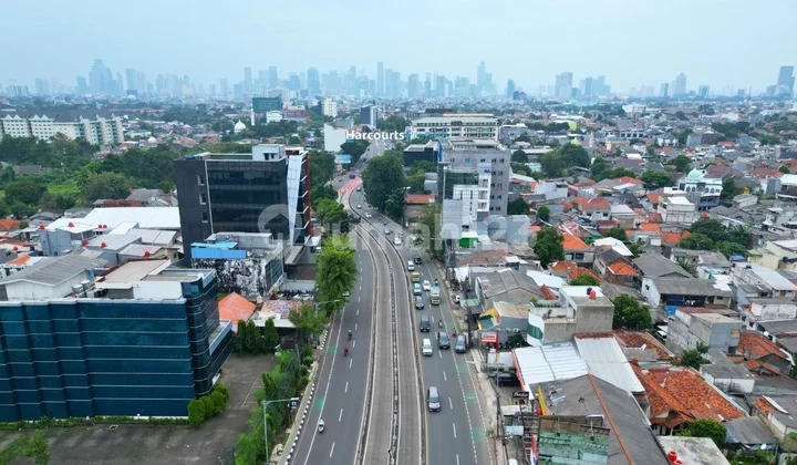 For Rent: Strategic Vacant Land by the Roadside in Warung Buncit Area