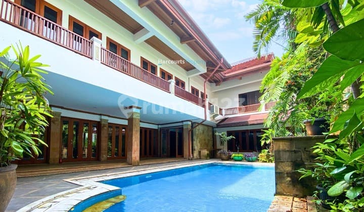 Disewakan Rumah Mewah Bergaya Etnik Jawa Yang Cocok Untuk Para Embassy Dan Pejabat Diarea Elite Mega Kuningan di Pusat Perkantoran Kuningan Jakarta Selatan !! Yuukk Survei Lalu Segera Tinggali Rumah Ini BossQue !!