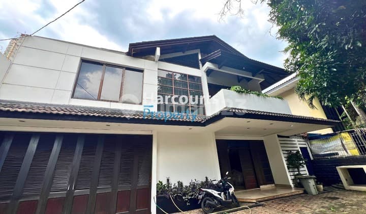 FOR RENT: CLASSIC HOUSE, CAN BE USED AS A BUSINESS SPACE IN KEBAYORAN BARU AREA. This is in Gandaria, BossQue!!