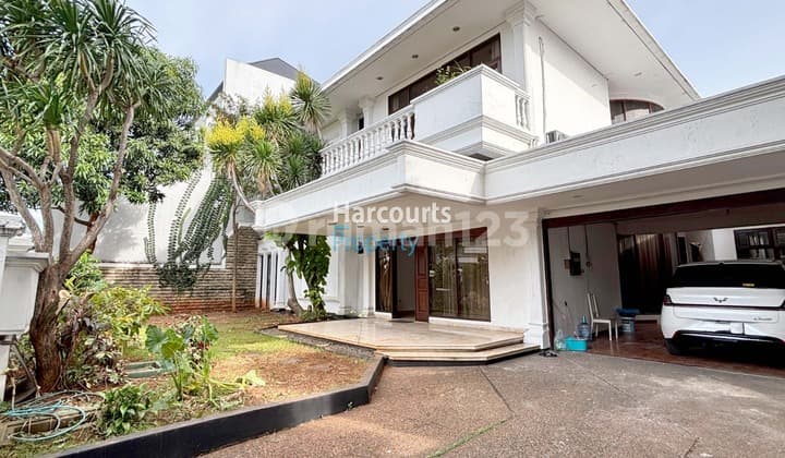For Rent: Classic 2-Story House in Permata Hijau Area, Come On Over Those Looking for a Rental House in Permata Hijau Near Senayan BossQue, While There Are Still Available Ones, Don't Miss Out!!