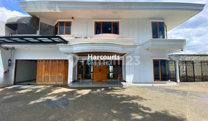 Dijual Rumah Klasik 2 Lantai Area Kemang Nih BoLo , Yakin Kah Ga Pengen Apa Punya Rumah Yang Luas Dikemang BoLo!! Yuukk Chekk Terus Bungkus BoLo !!