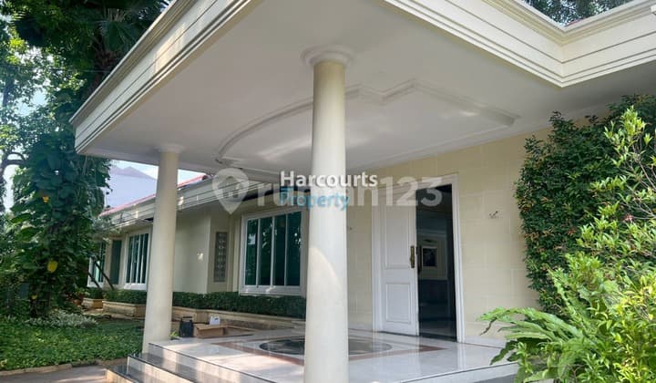 For Rent: Classic Modern House in Permata Hijau Area, BossQue. Rare Find! Come on, Hurry Up! Grab It and Move Your Family to Live Here!!