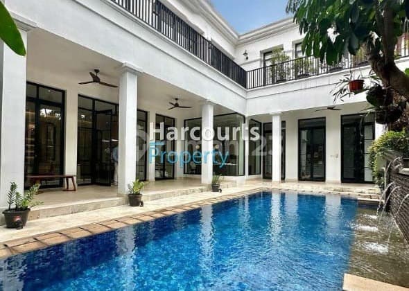 Rumah Mewah Klasik Amerika Akses Jalan Lebar Area Martimbang