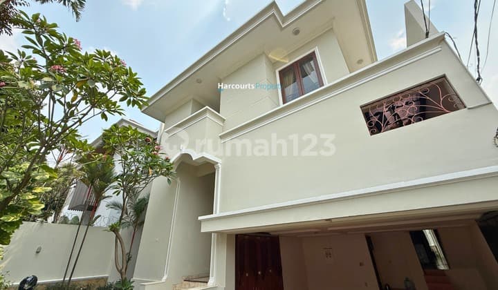 Disewakan Rumah Mediteranian Modern Area Jl. Kemang Timur