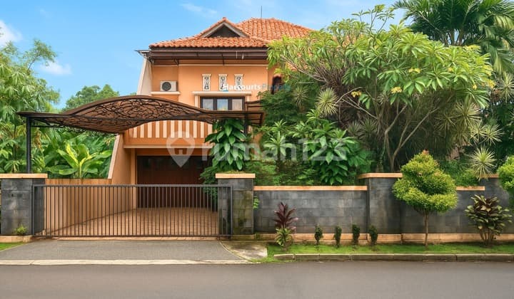 Dijual Rumah Klasik Mediteranian Split Level Dalam Komplek Area Pejaten