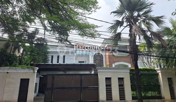 Disewakan Rumah Mewah Dekat Senayan Area Jl. Simprug Golf Permata Hijau