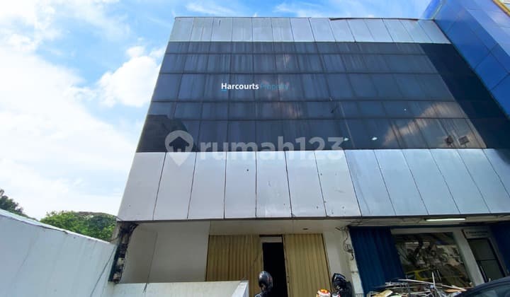 For Sale 3-Story Corner Shop for Business in Wolter Monginsidi Area, Kebayoran Baru.