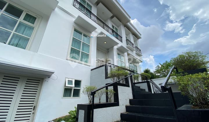 Disewakan Rumah Mewah Cocok untuk Keluarga Expatriat Area Jl. Patra Kuningan