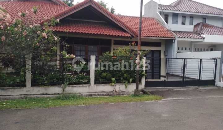 Rumah rapih, terawat dan siap huni di Bintaro