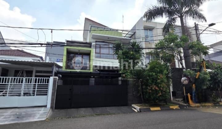 Rumah Mewah Siap Huni, Kolam Renang Pondok Indah Jakarta Selatan