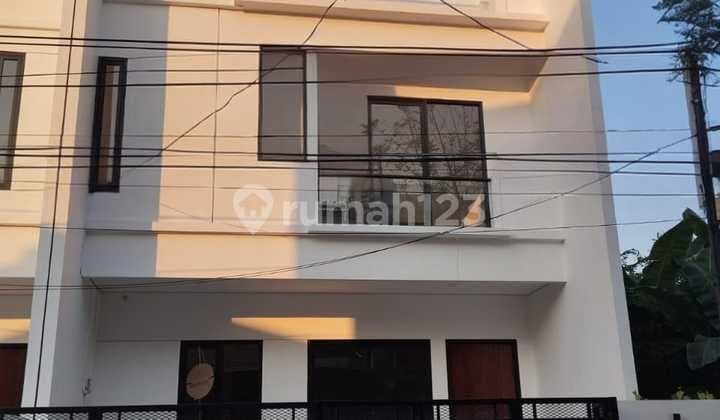 Rumah 3 Lantai Baru Minimalis Modern Siap Huni di Sunter Agung Jakarta Utara