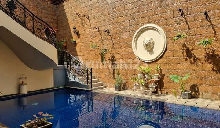 Rumah Mewah dengan Kolam Renang Siap Huni di Gading Serpong Tangerang Selatan