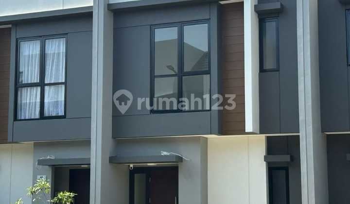 Disewakan Rumah 2 Lantai Di Cluster Regia Summarecon Crown Gading HI Bekasi