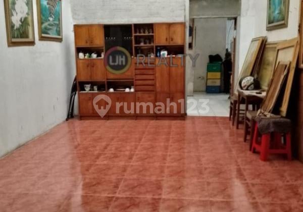 House in Tanjung Priuk for Business Location in Lagoa Koja Area, North Jakarta
