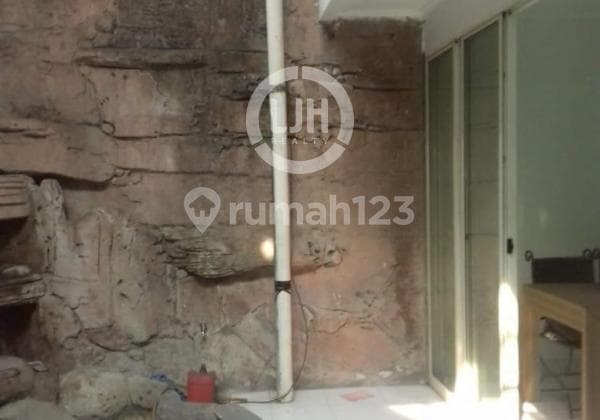 Rumah 2 Lantai Lebar 9 di Taman Modern, Cakung, Jakarta Timur