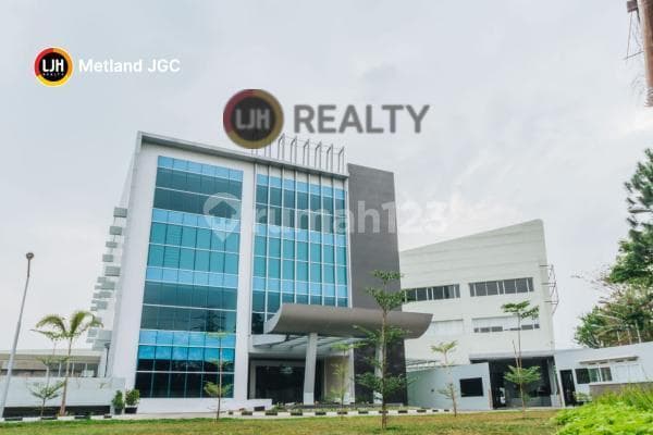 Dijual Gedung Komersil ada office, ruang pertemuan, gudang dekat Pintu tol Koja Bandung