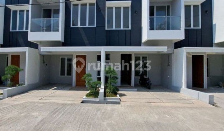 Rumah di jual 2 lantai cantik modern minimalis di Munjul Cipayung Jakarta timur
