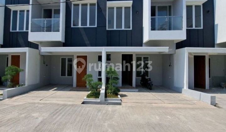 Rumah di jual 2 lantai cantik modern minimalis di Munjul Cipayung Jakarta timur