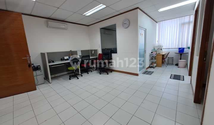 Office Space for Rent in an Exclusive Building in Rawamangun