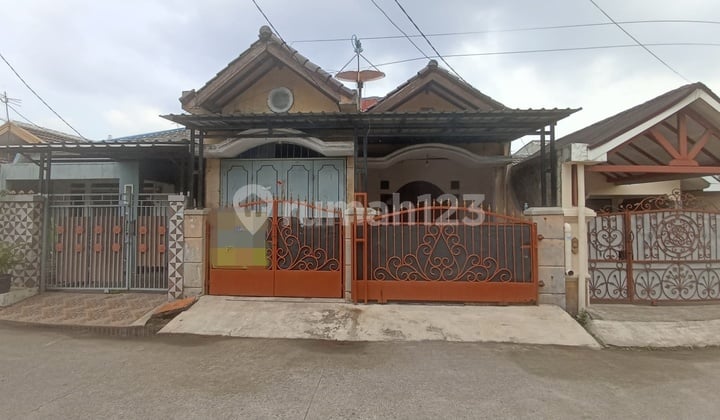 Rumah strategis di Perumnas 3 Aren Jaya, Bekasi Timur, Bekasi