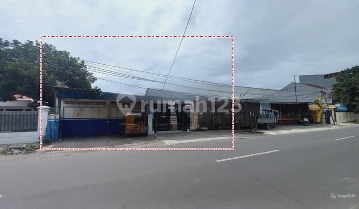 Rumah lama ditepi jalan KH Agus Salim Bekasi