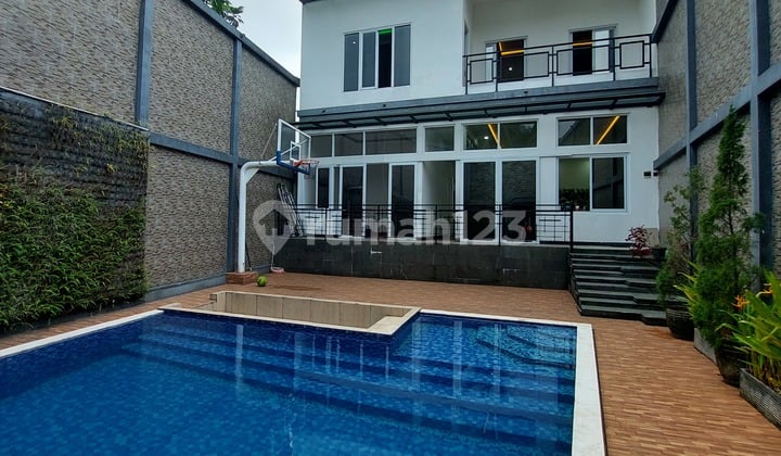 Rumah Villa Sentul Furnish 3 Lantai View Gunung Termurah