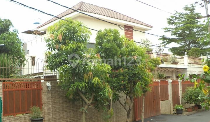 Rumah 2,5 Lt, Dibawah Harga Pasar, Hoek, Komplek Perumahan, Depok
