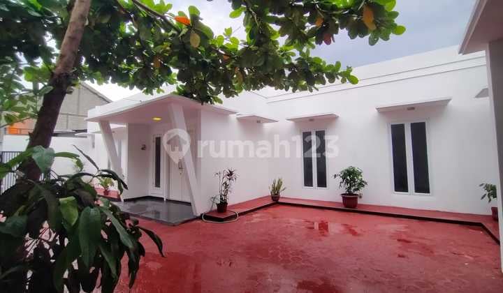 Asri Villa Pertiwi House, 2nd floor, 211m², newly renovated, near Cijago Toll Road, Depok.