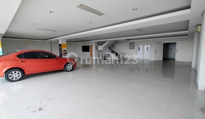 Disewa Showroom Mobil 4Lantai Semi Furnisheddi Kartini Raya