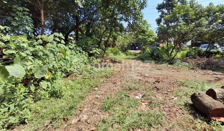 Land 1632 m2 located by the side of a village road, access for 2 cars suitable for housing or cluster.