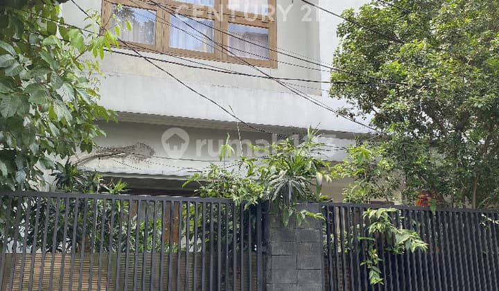 Rumah Nyaman Lokasi Strategis Hanya 1Km ke Stasiun MRT Fatmawati
