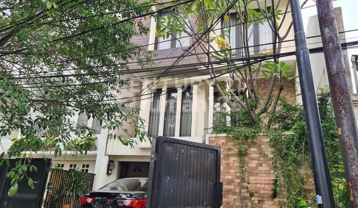Harus Terjual Rumah Hanya Selangkah Ke Halte Dan Stasiun Tebet