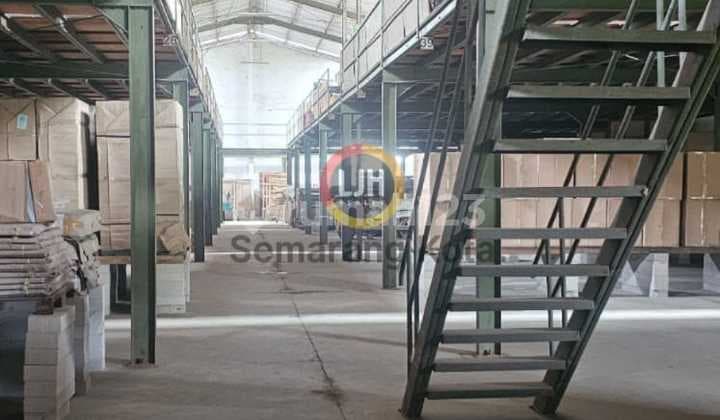 Warehouse or factory building in Terboyo