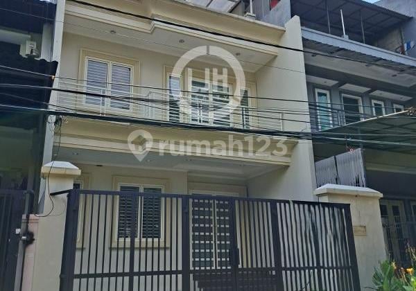 Rumah Siap Huni di Wesel Bcs, Kelapa Gading, Jakarta Utara