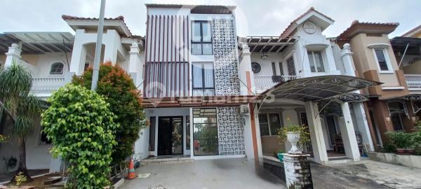 Rumah 3 Lantai di Bukit Gading Mediterania Kelapa Gading