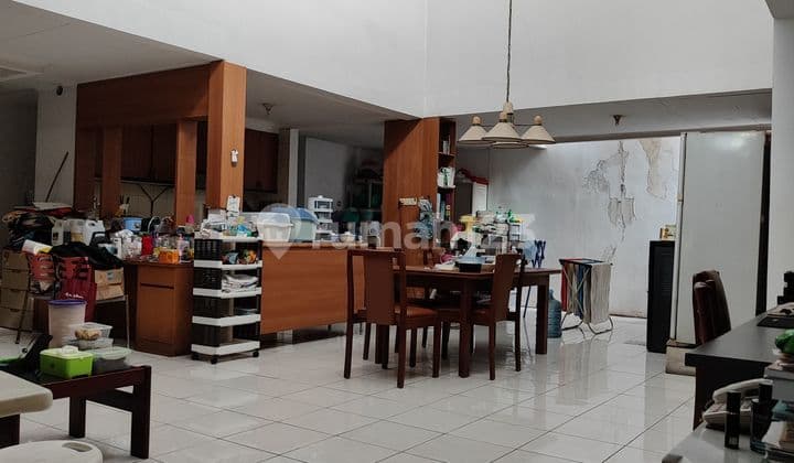 Rumah Tua 1 lantai ,lebar 16,hadap utara, 4 kamar,