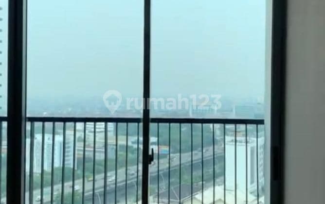 Holland Village 3 BR apartment, mid-floor, unfurnished