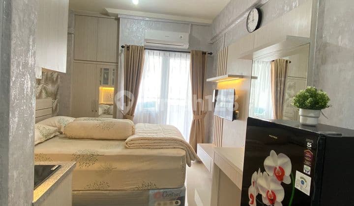 Romantic Studio Full Furnish Tower Scarlate Apartemen Green Pramuka